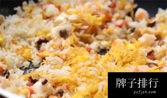 世界上最大份的炒饭 扬州师傅超出4192kg的炒饭（最大炒饭）