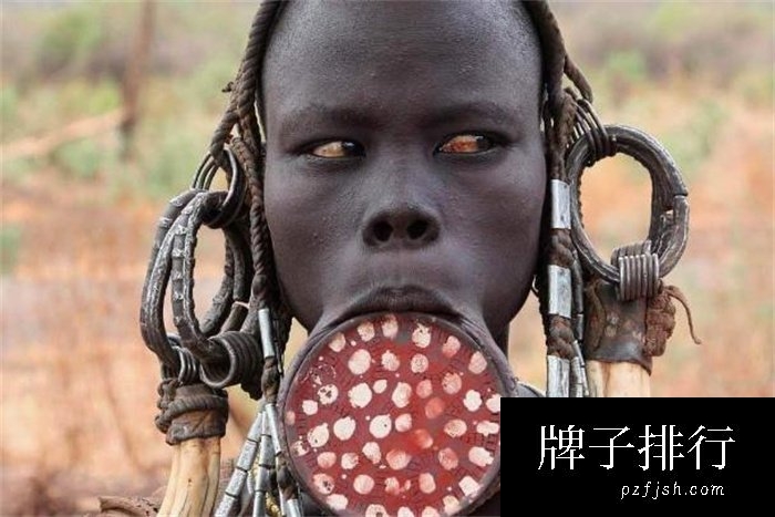【奇葩人类】非洲大嘴族女人 嘴巴越大身价越高