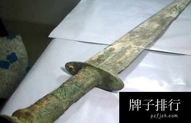 男子花5600元买到战国青铜剑 收藏一年多后捐赠(获2000元补助)